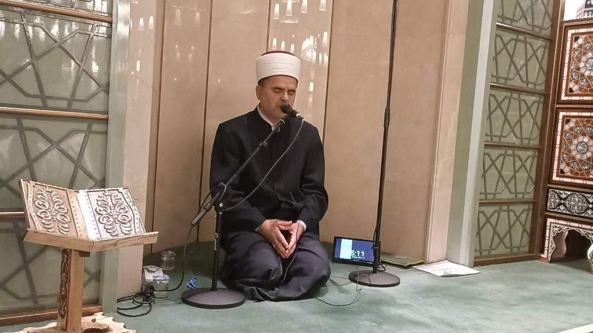 kurra-hafiz-aziz-alili-predvodio-teravih-namaz-u-milletnarodnoj-dzamiji-u-ankari43316